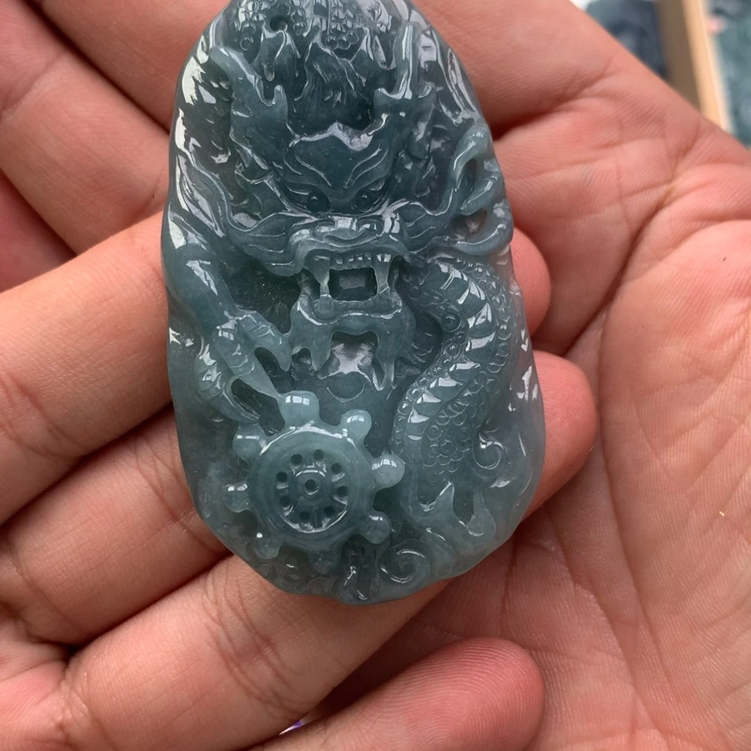 颈饰未镶嵌翡翠龙牌