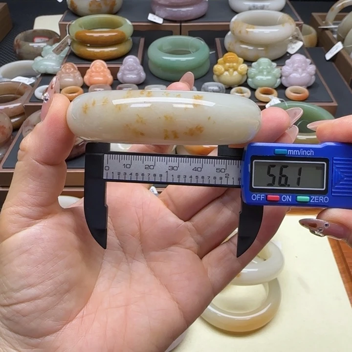 石英岩玉未镶嵌手镯