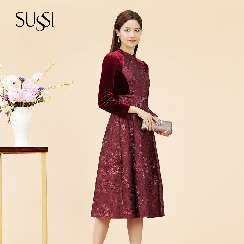 SUSSI/古色冬商场同款新年红装正肩肌理感收腰连衣裙女
