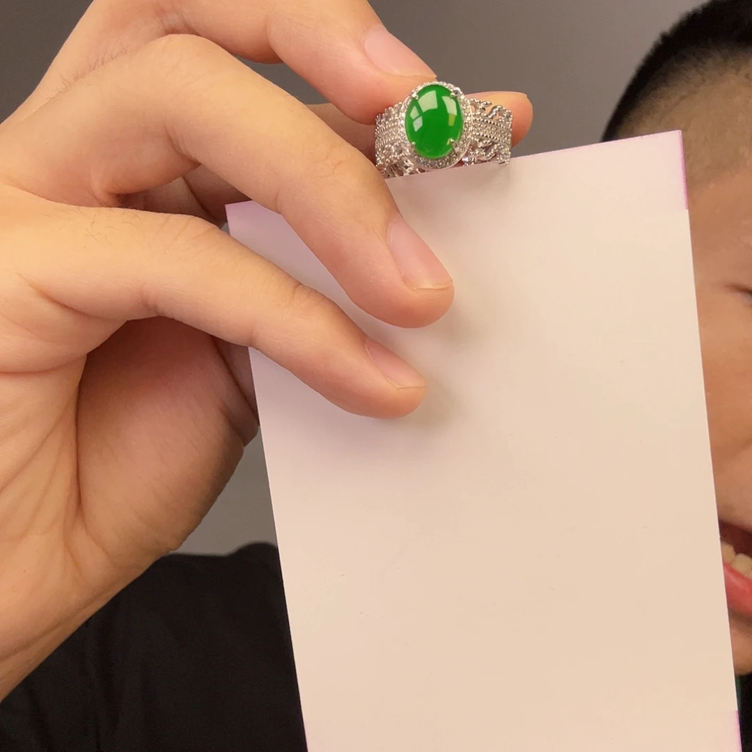 未镶嵌挂件翡翠一件