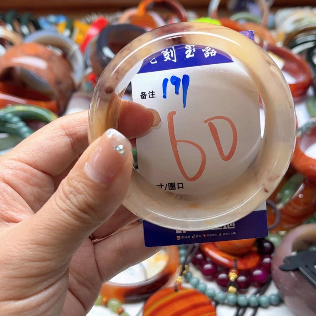 未镶嵌手镯石英岩玉