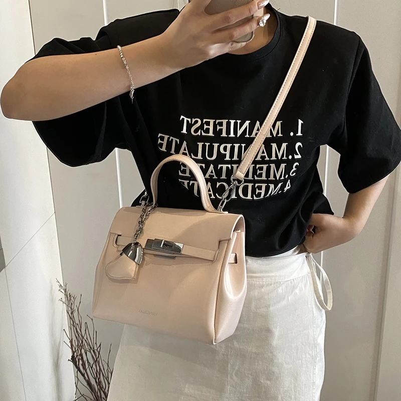 新款韩版轻奢风腋下肩包单肩女士斜挎包小众小包包方形锁扣文艺风