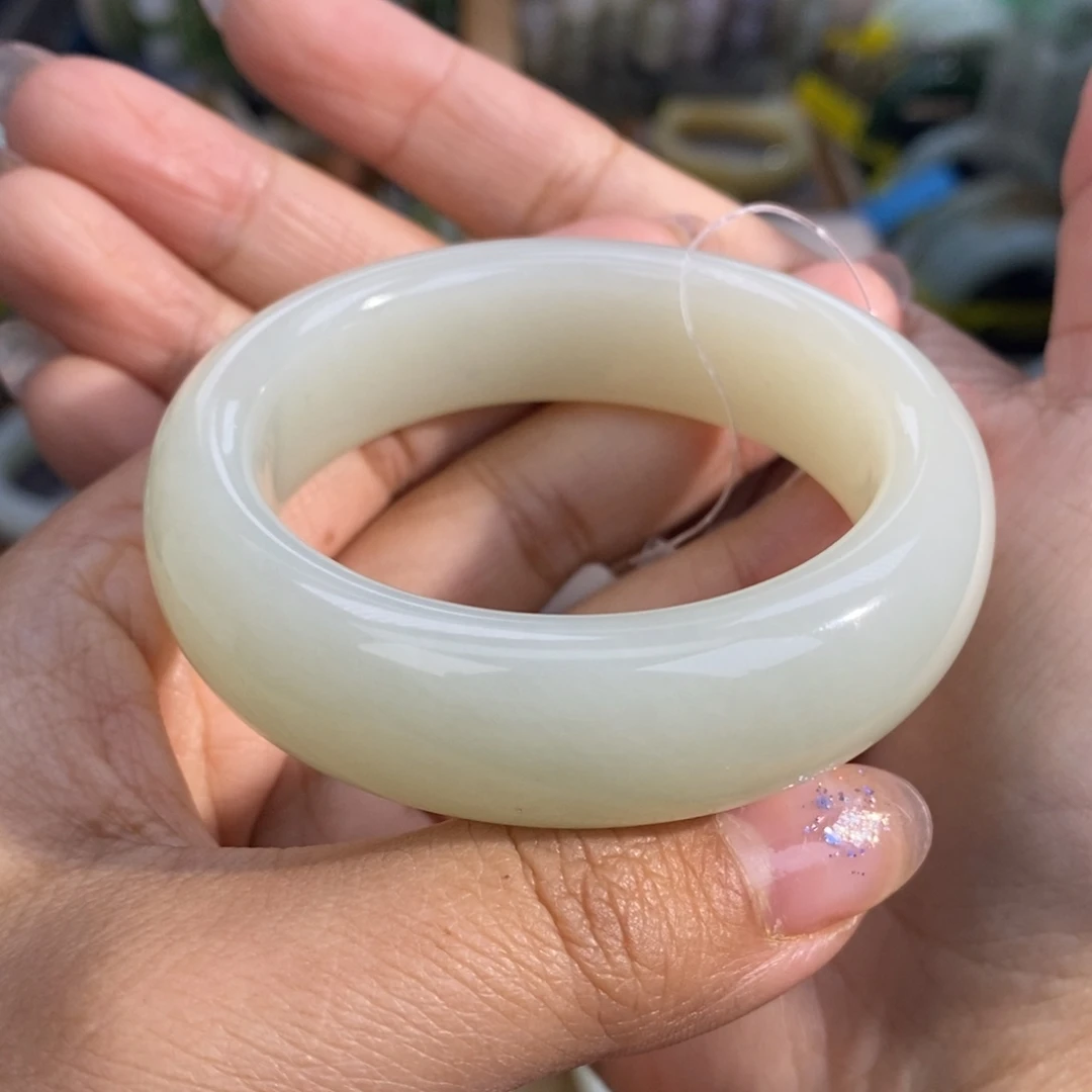 和田玉未镶嵌手镯