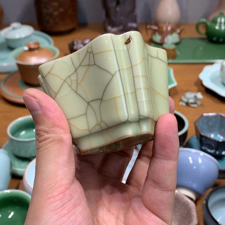 龙泉青瓷哥窑微瑕