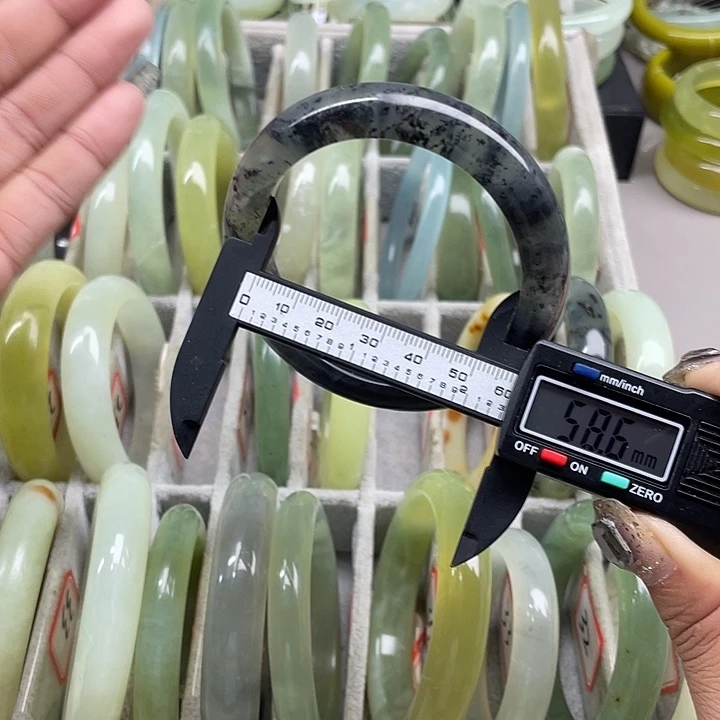 蛇纹石玉未镶嵌手镯27