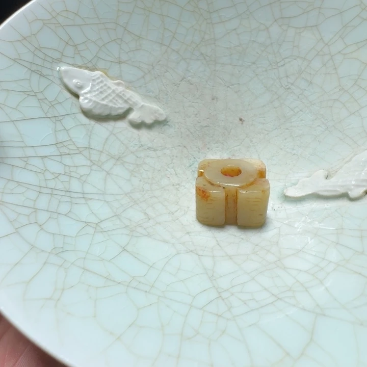 方***圆瓷片双鱼青瓷开片大碗