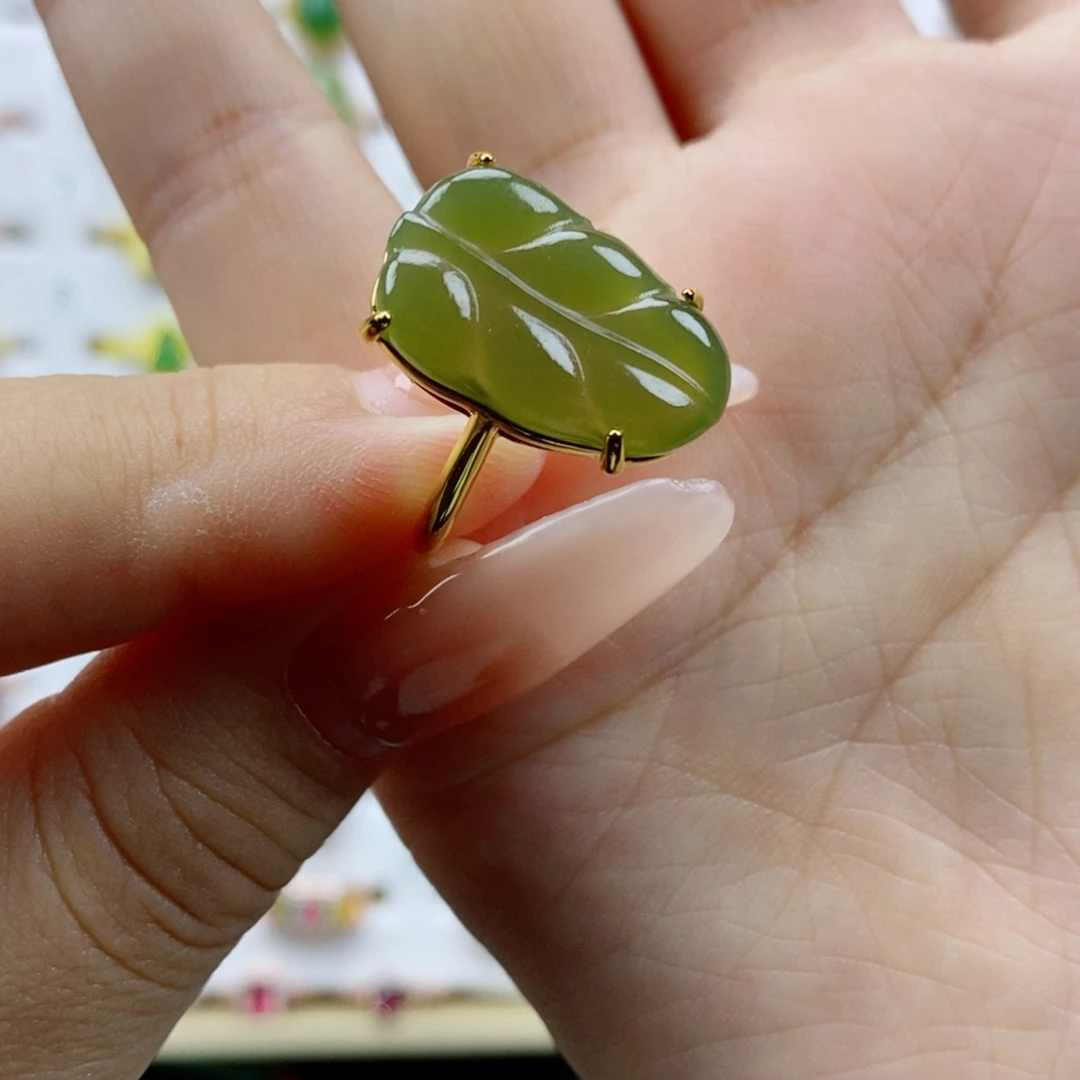 未镶嵌戒指和田玉