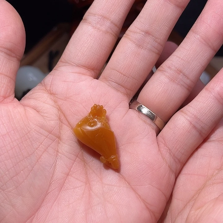 唐***人和田玉未镶嵌颈饰