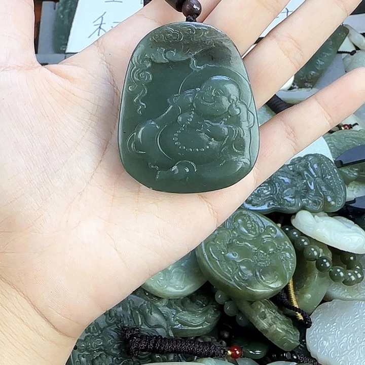 颈饰未镶嵌和田玉（糖玉）
