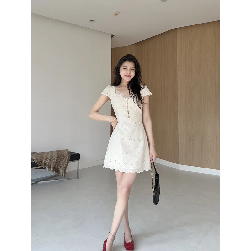 张阿星【轻韩日常】法式复古重工蕾丝拼接水滴镂空设计感掐腰连衣裙