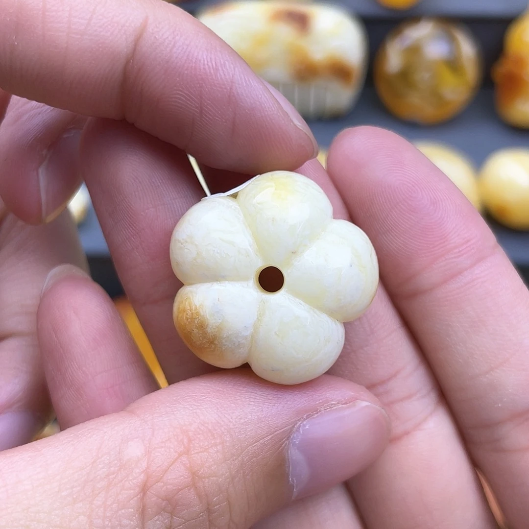 琥珀裸石未镶嵌蜜蜡