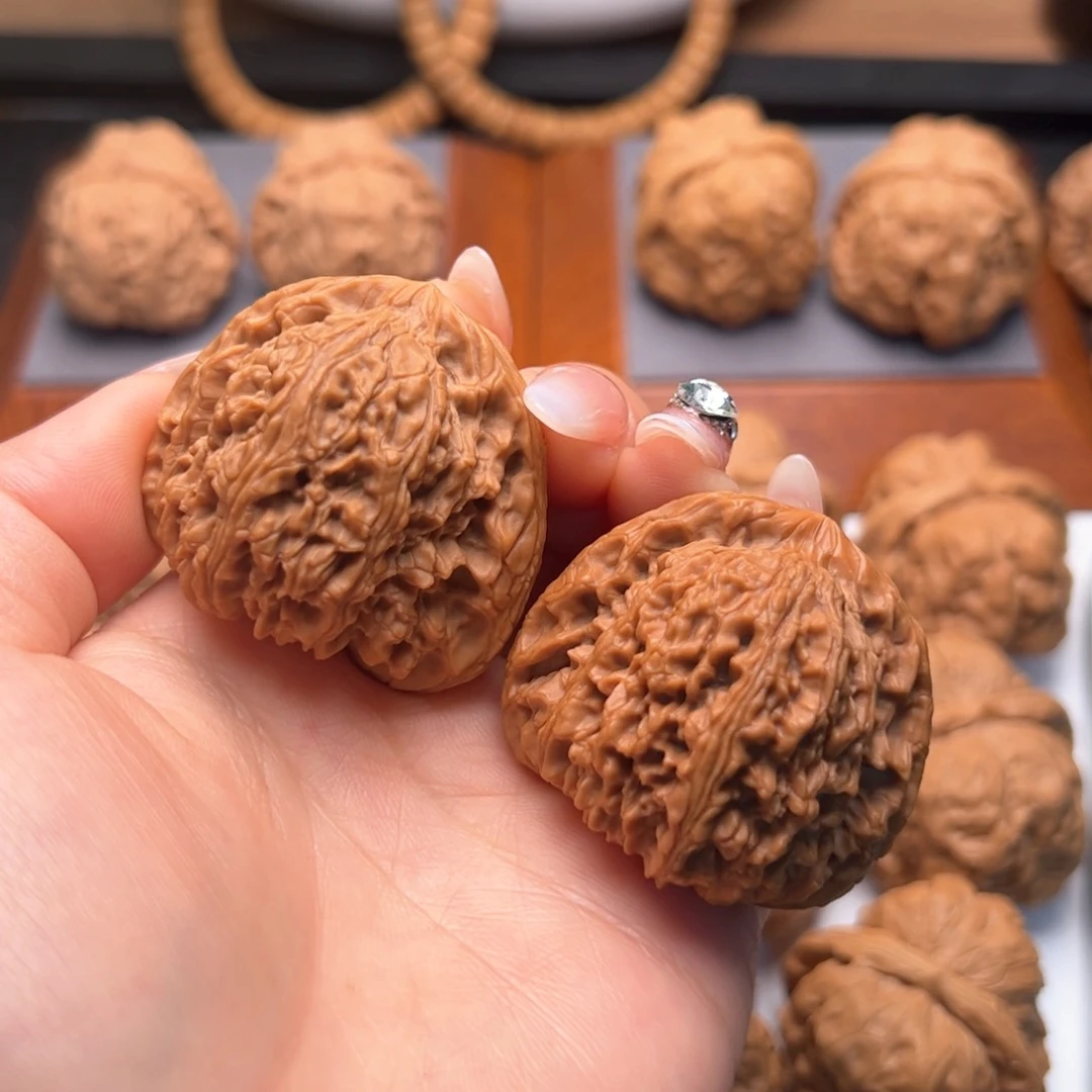 文玩核桃把件昕**念南疆石41.5