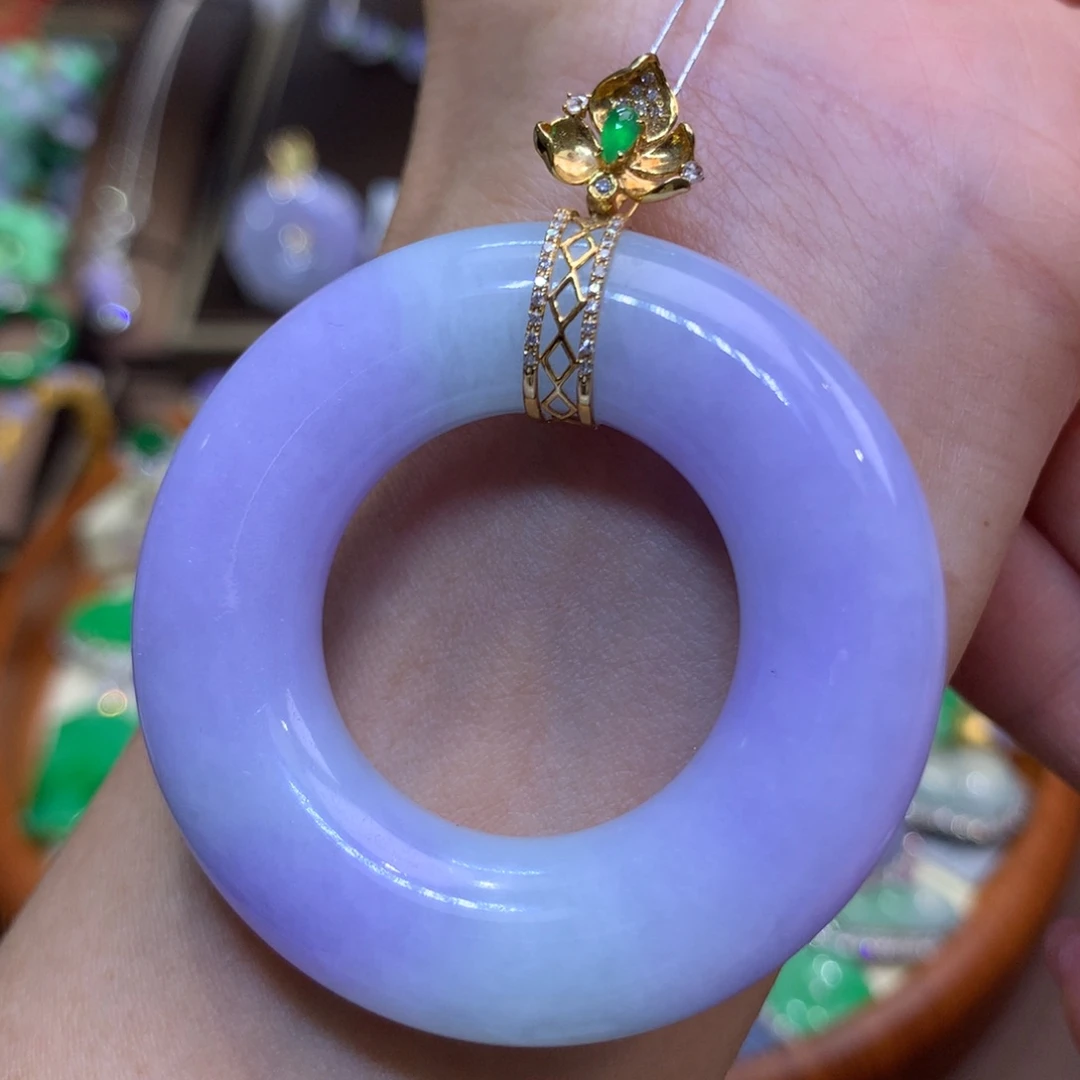 翡翠18K金镶嵌颈饰