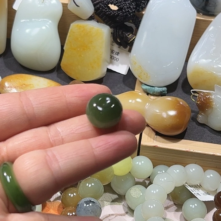 北***灬和田玉（糖玉）未镶嵌颈饰