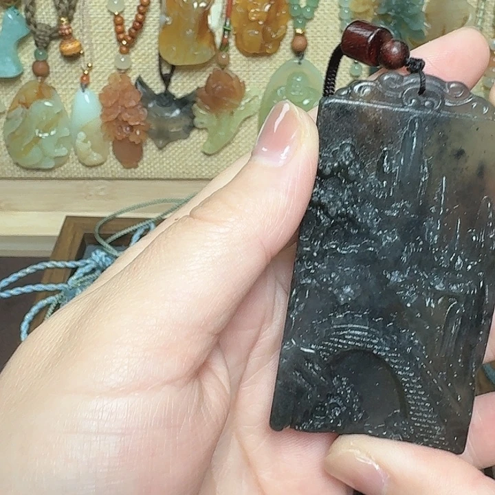 蛇纹石玉未镶嵌颈饰