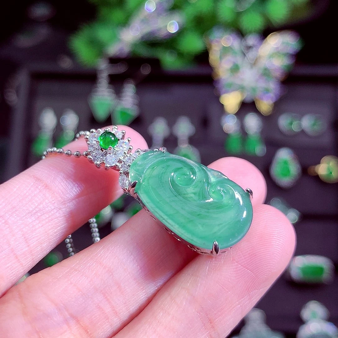 颈饰未镶嵌翡翠天然