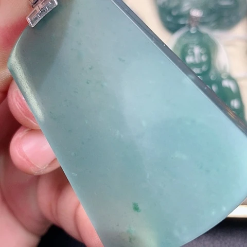 【闪购商品】颈饰18K金镶嵌翡翠