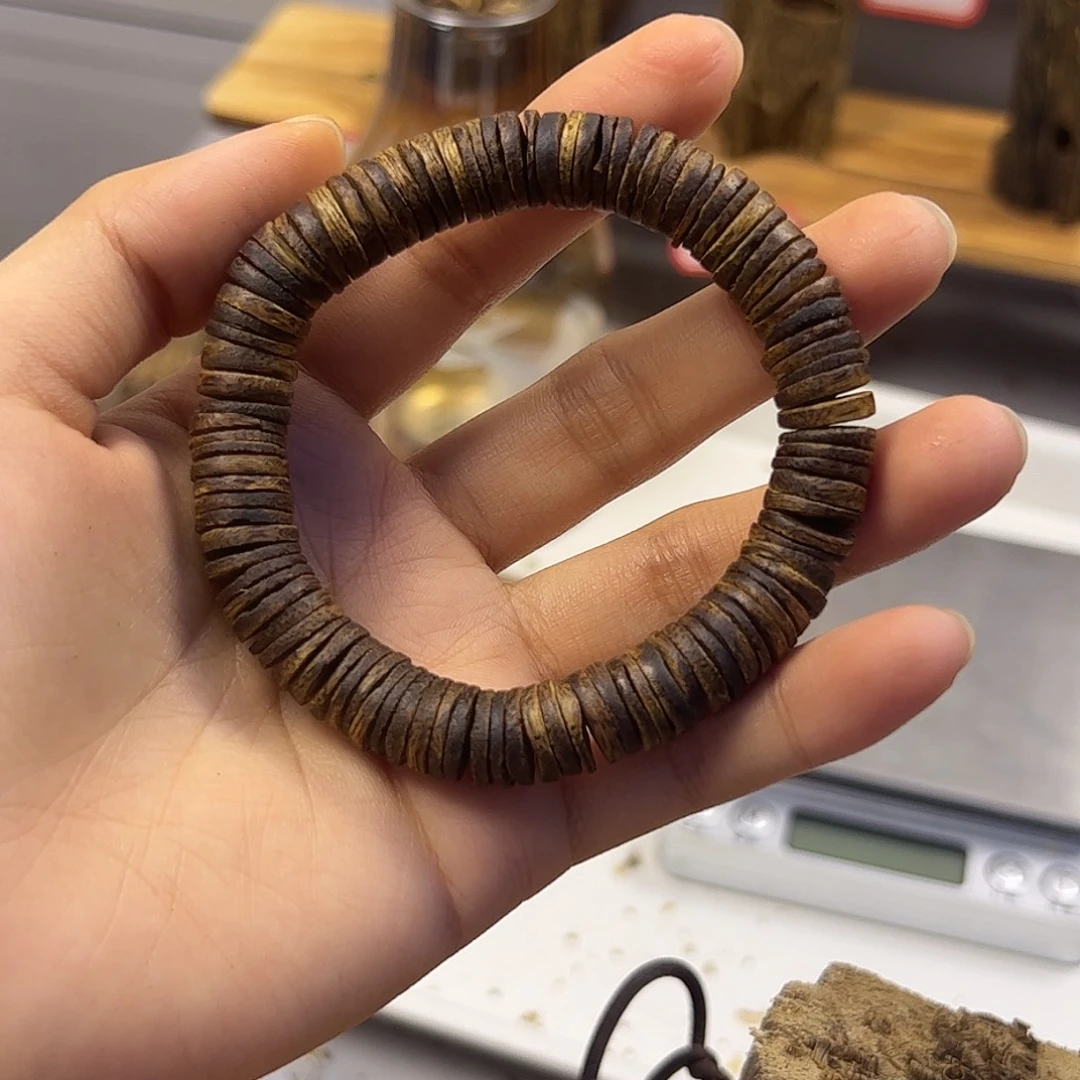 沉香手串金沙叶片片珠 卡1.0单圈 12克