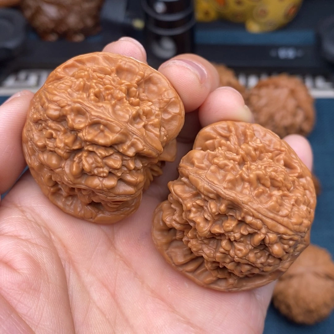 把件文玩核桃42红皮老树山地楼