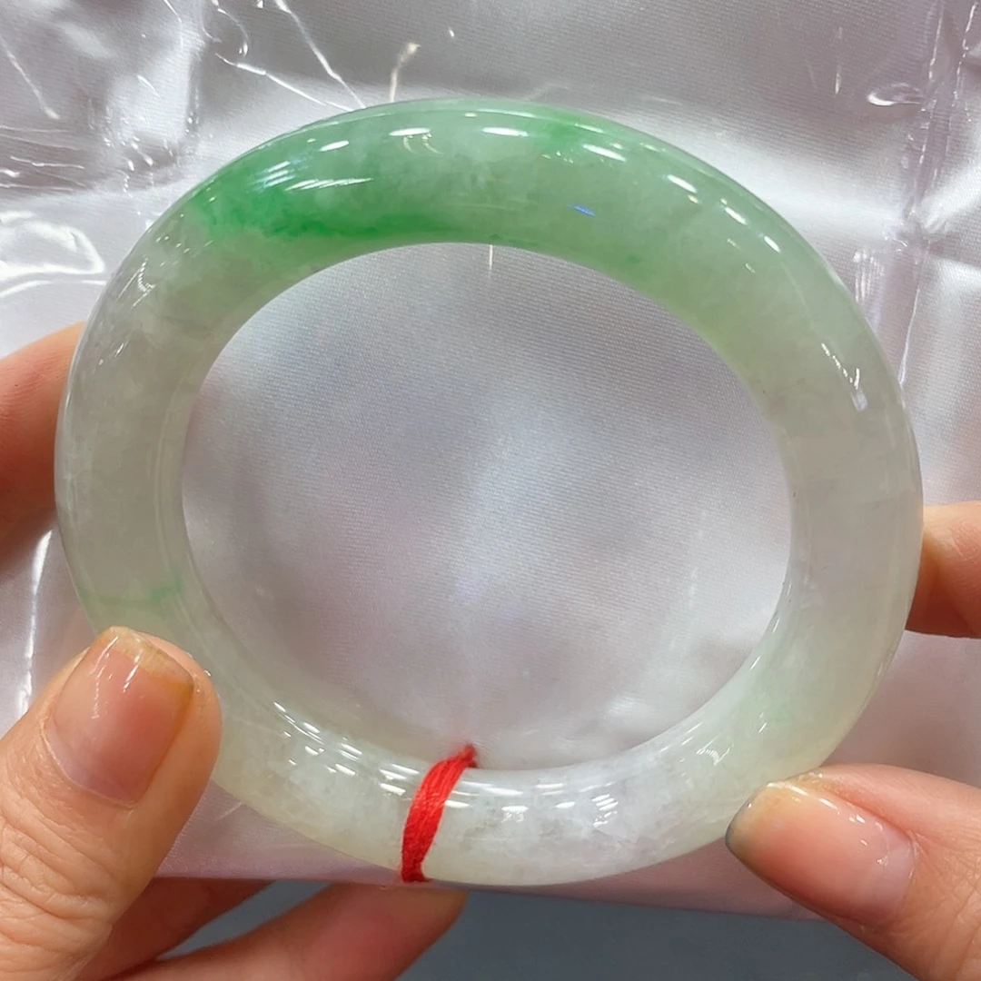 翡翠手镯未镶嵌翡翠手镯