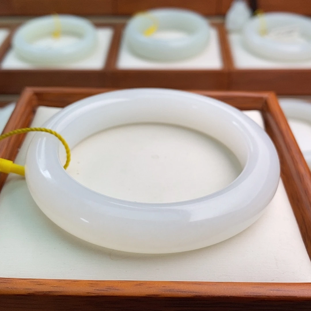 和田玉（白玉）未镶嵌手镯