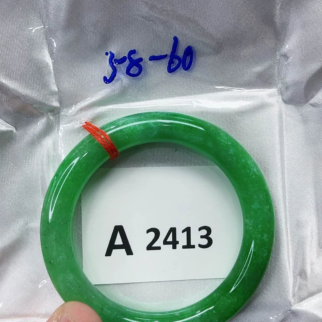 翡翠手镯未镶嵌多样性