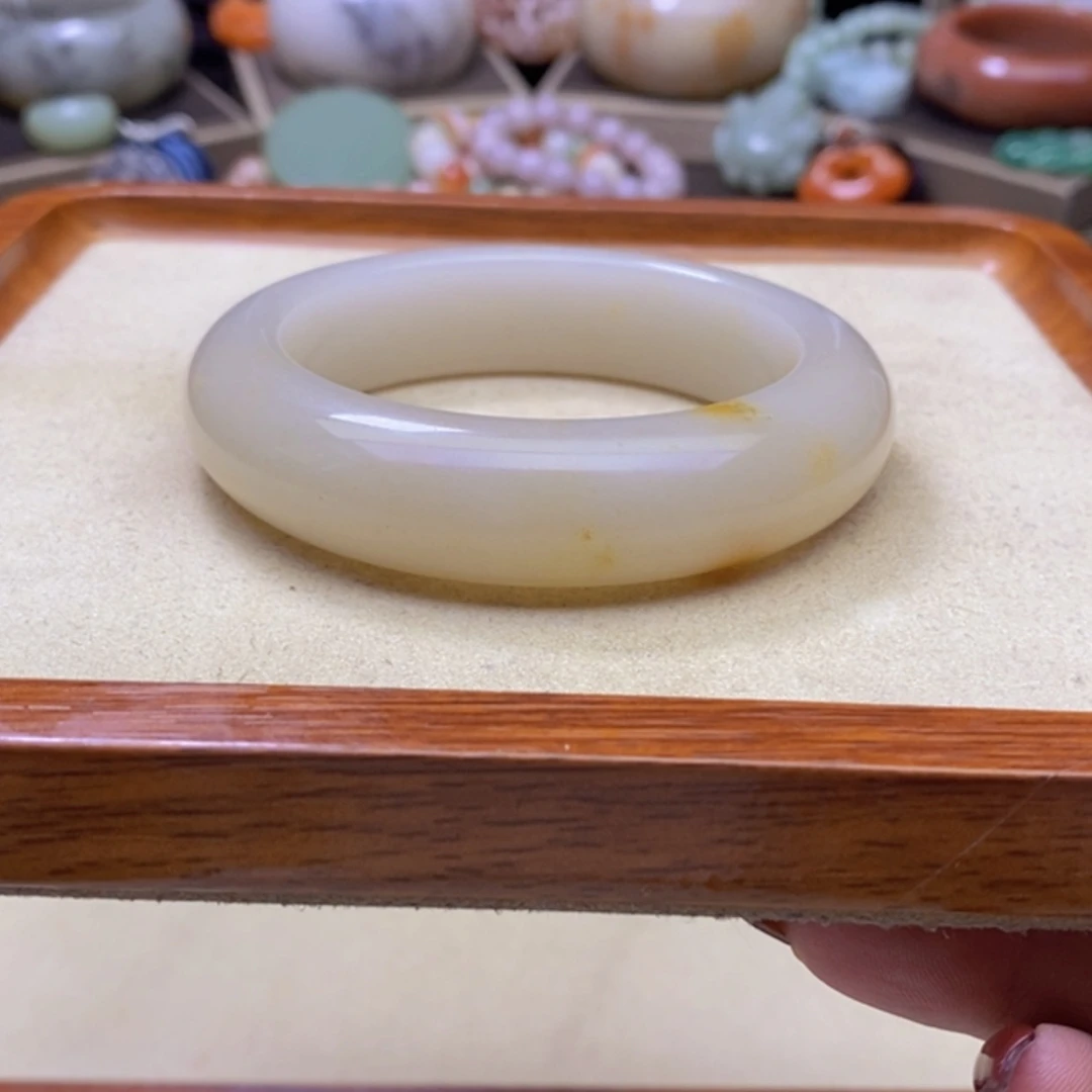 【闪购商品】未镶嵌手镯石英岩玉