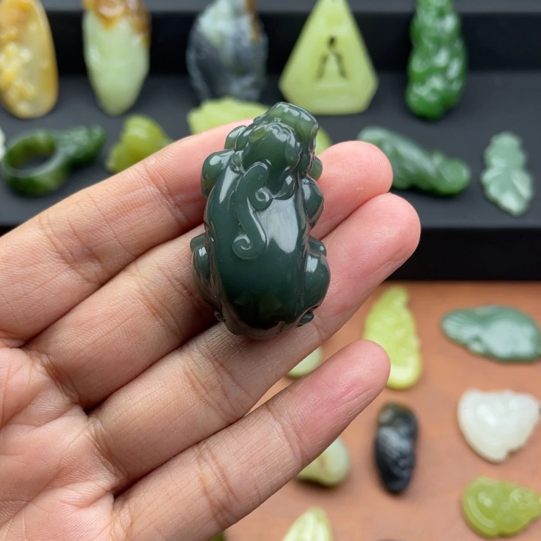 和田玉未镶嵌颈饰