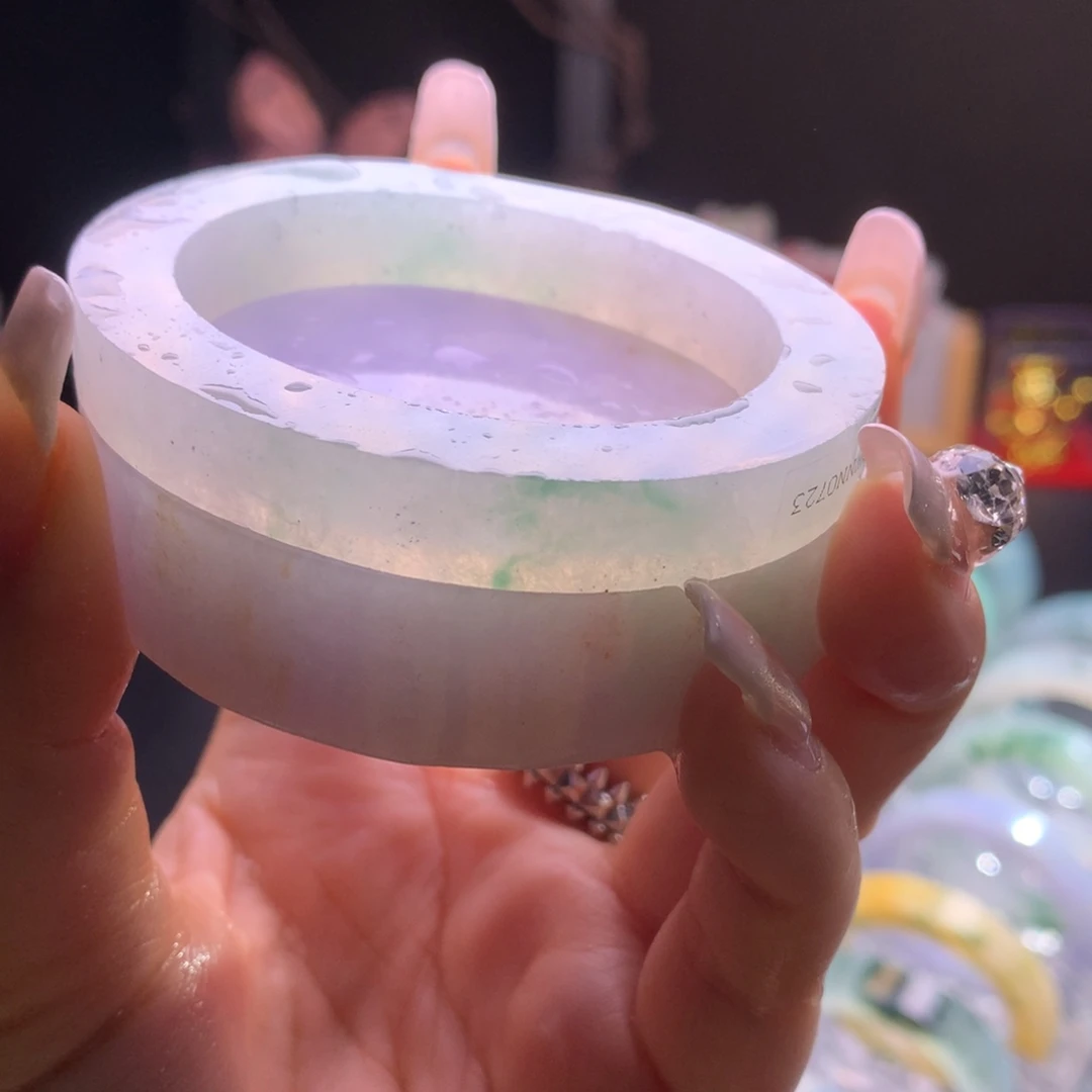 定制翡翠未镶嵌手镯