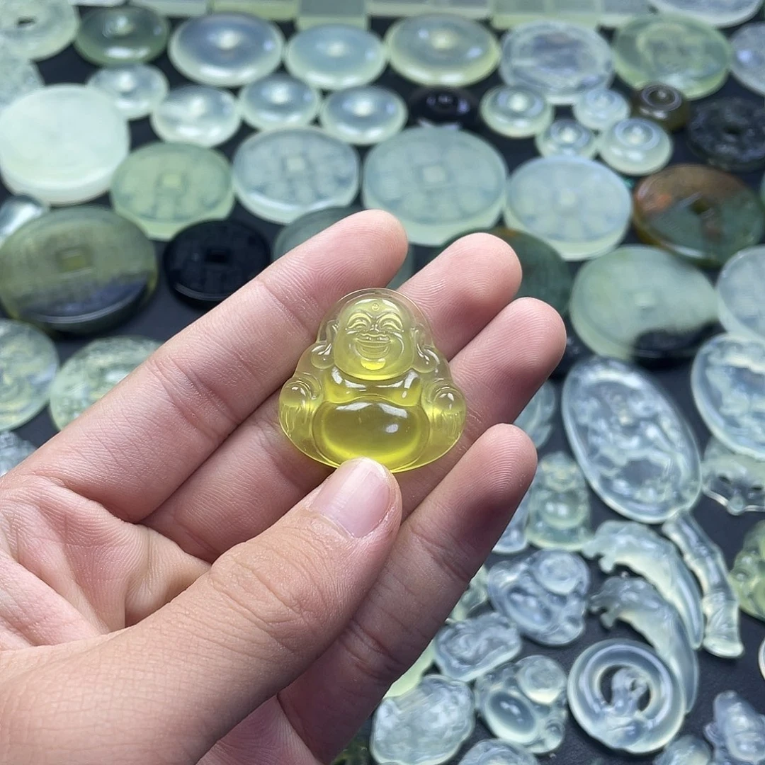 岫玉未镶嵌颈饰佛公