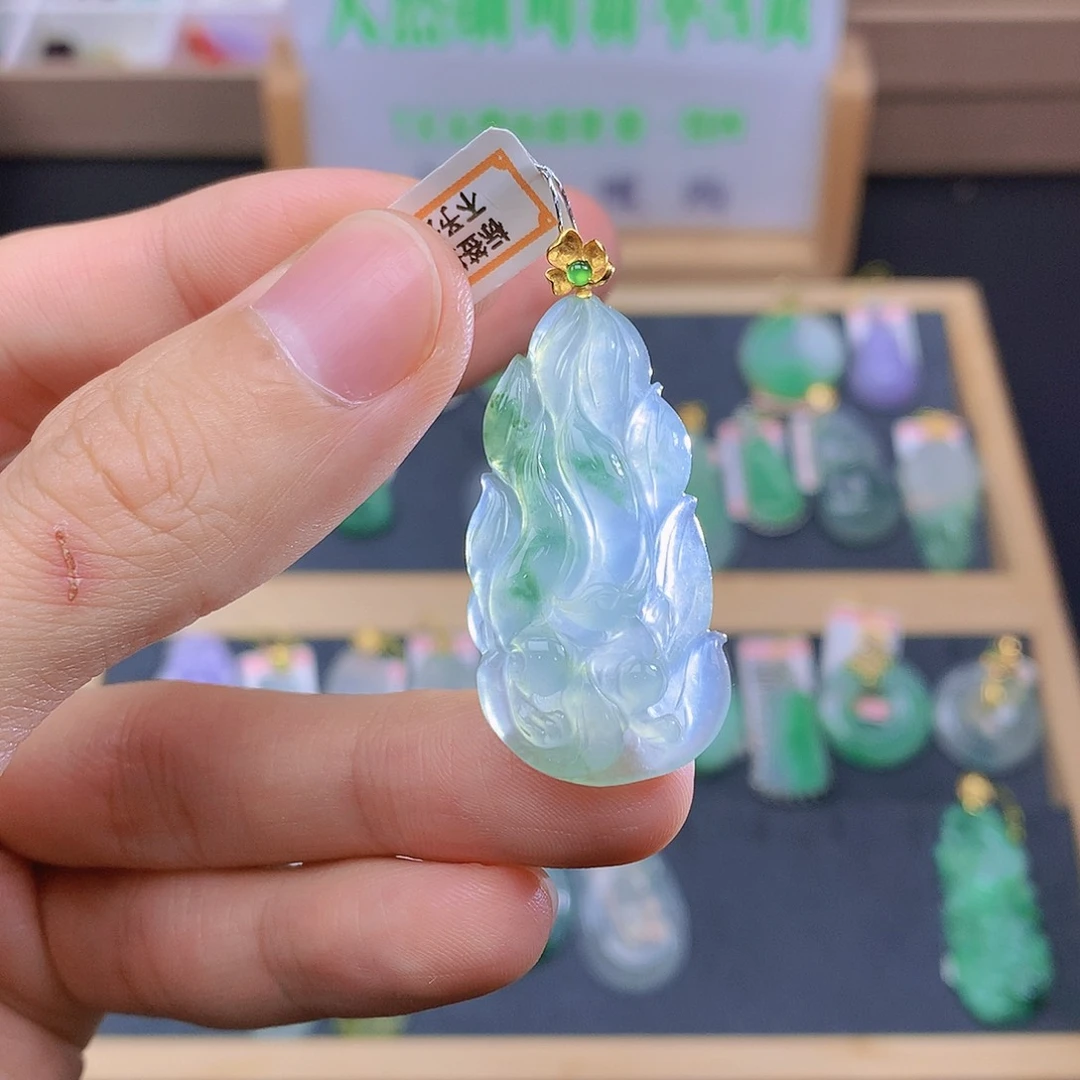 翡翠18K金镶嵌颈饰翡翠