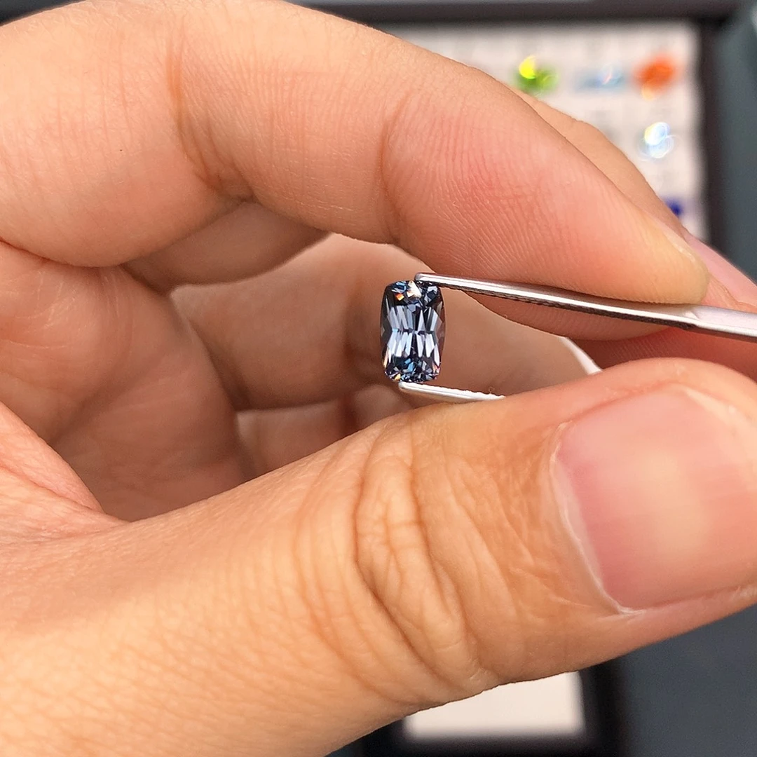 尖晶石裸石未镶嵌1.12克拉雷迪恩金属灰