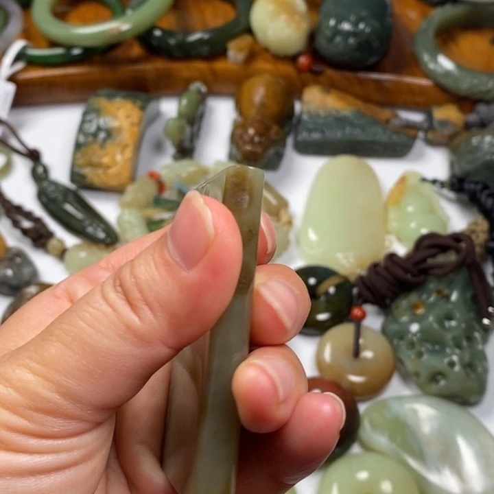 和田玉（糖玉）未镶嵌颈饰