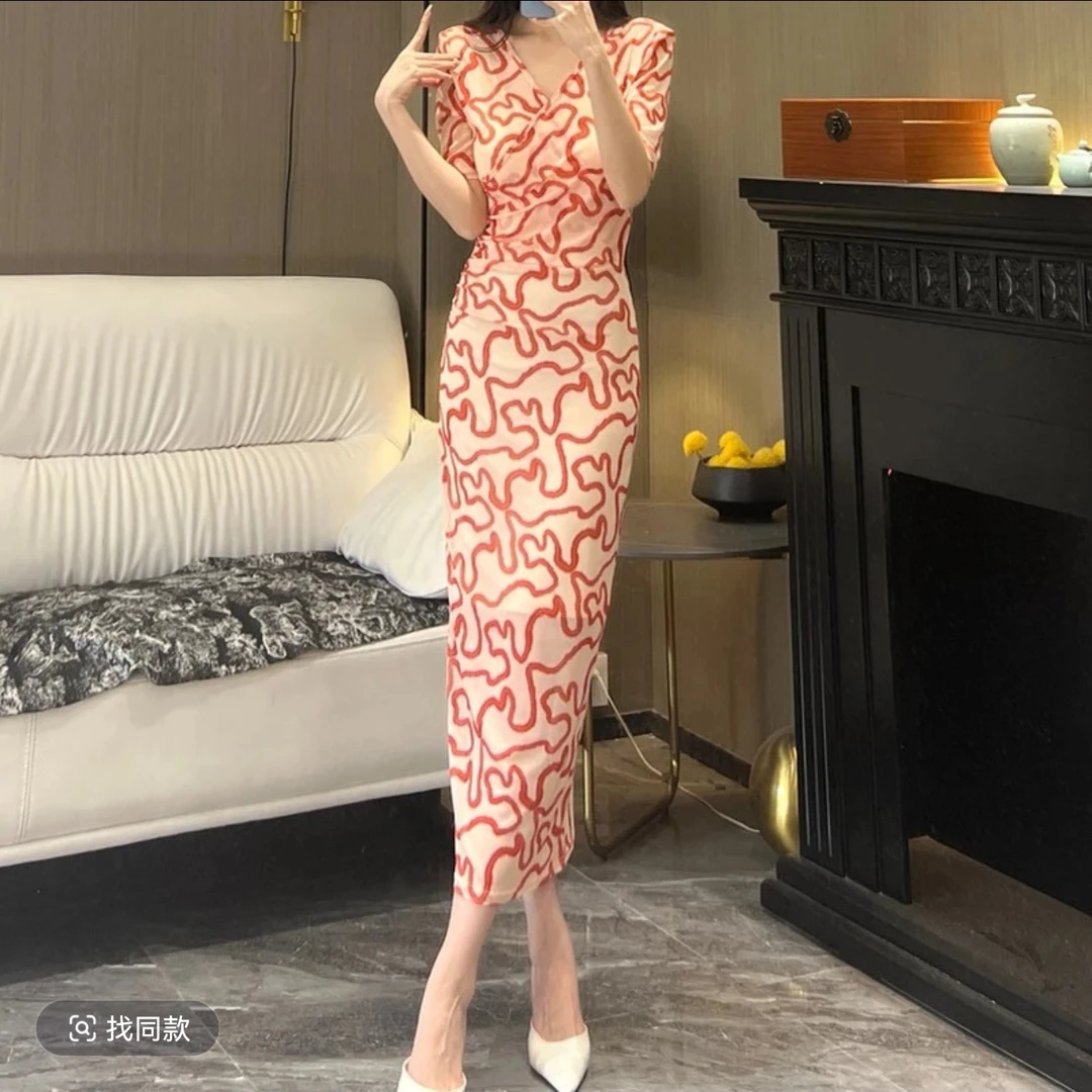 气质轻奢女人味性感V领显瘦修身时尚百搭网纱包身连衣裙