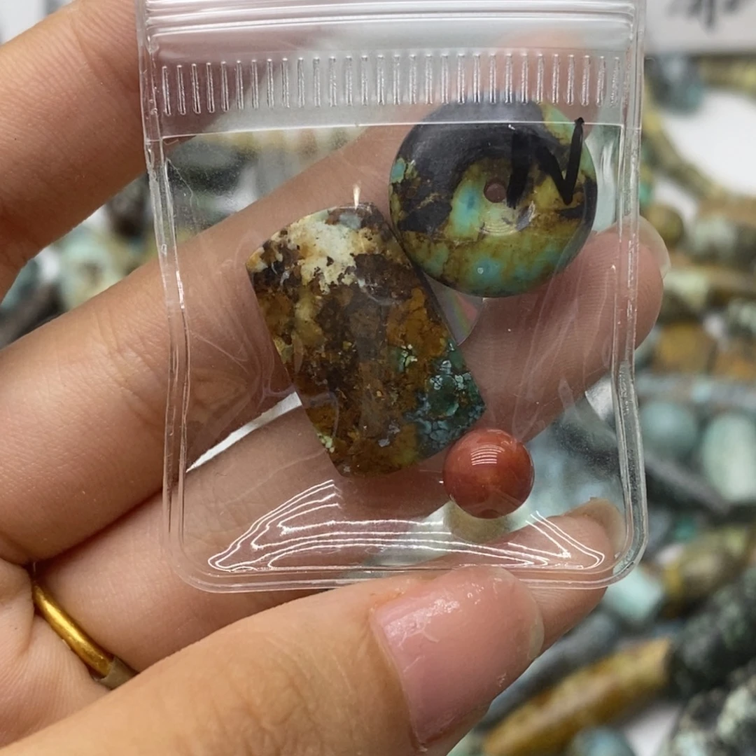 士***王未镶嵌南红玛瑙珠宝半成品