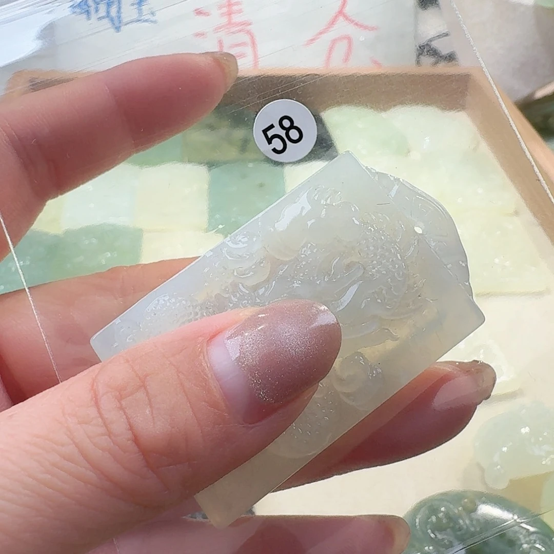 蛇纹石玉颈饰合金精美礼品