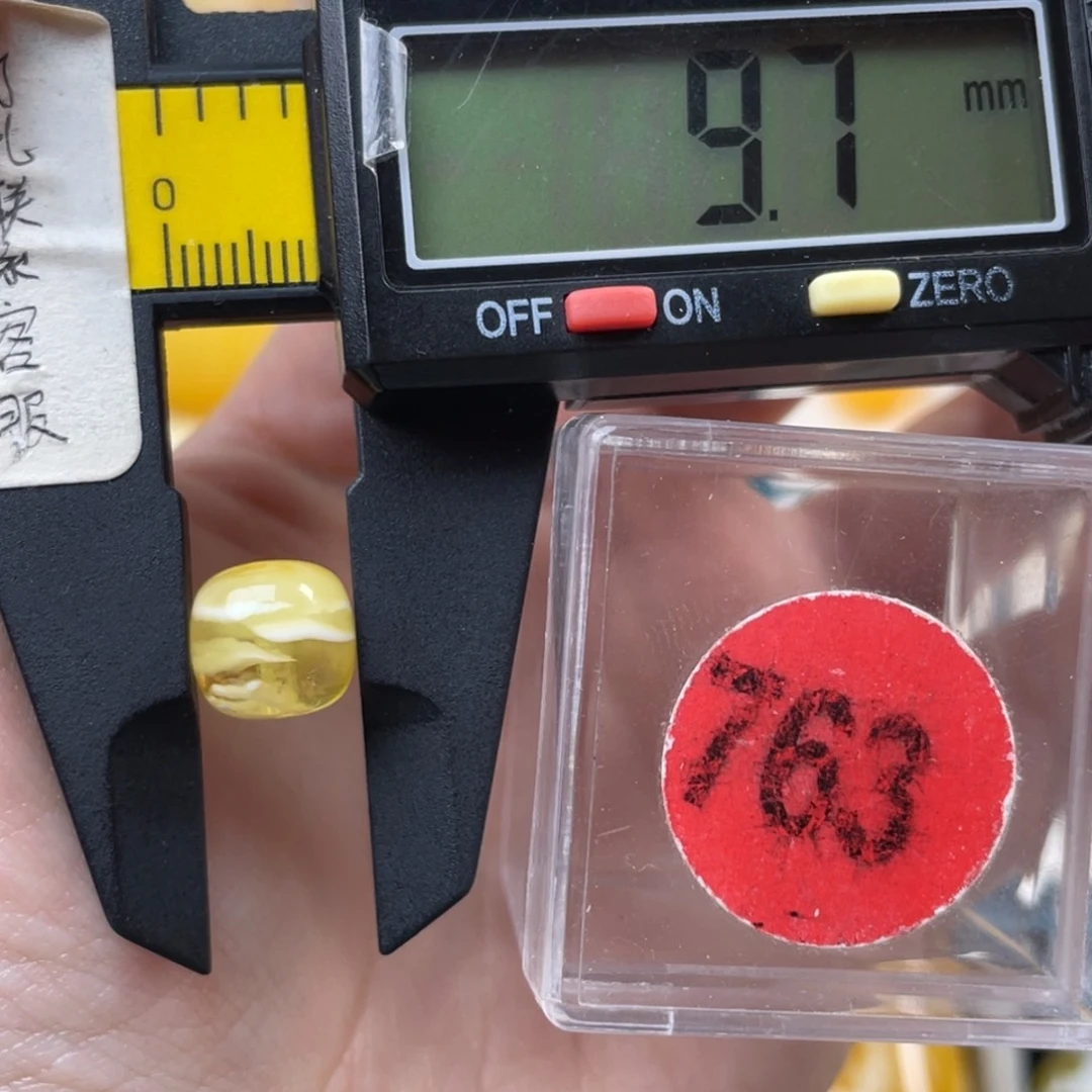 蜜蜡未镶嵌珠宝奇石