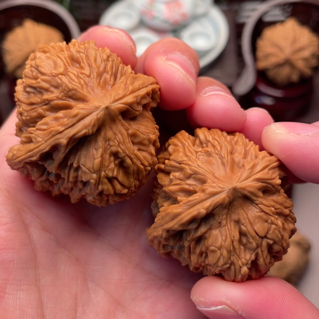 桃核把件全品红皮粗筋41.8三角南疆