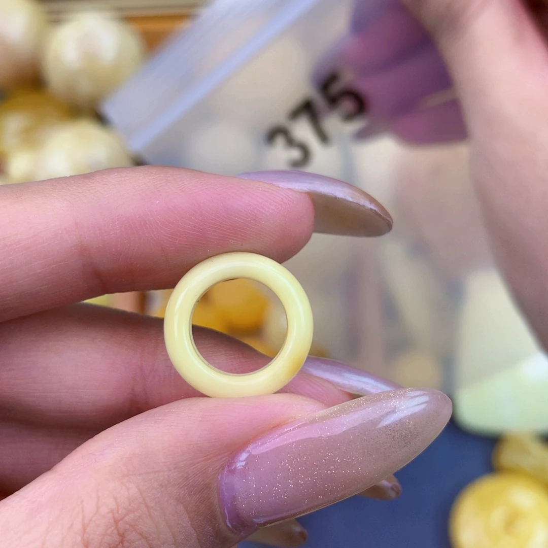 淼***甜琥珀未镶嵌珠宝奇石