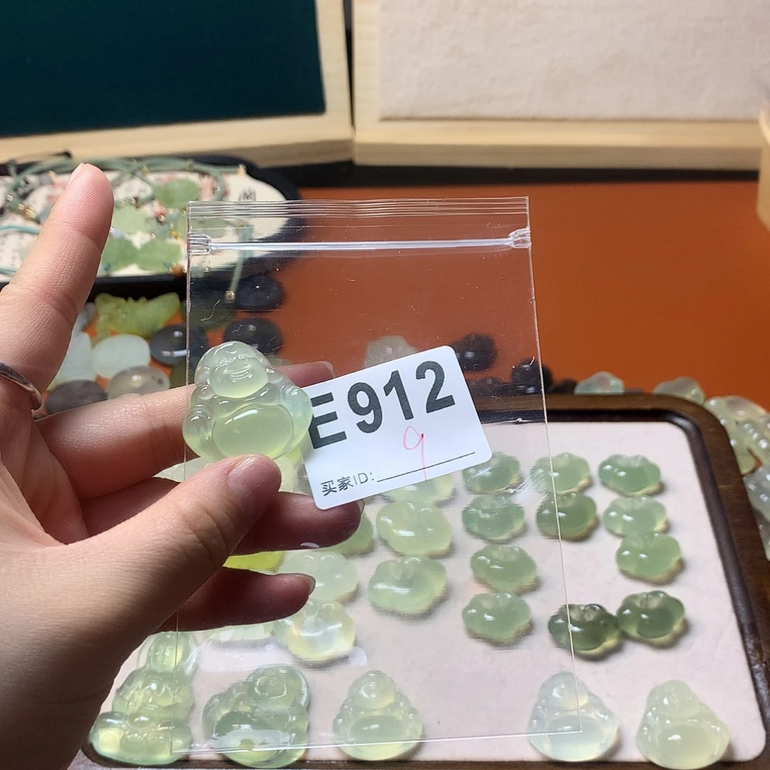 蛇纹石玉合金颈饰草*