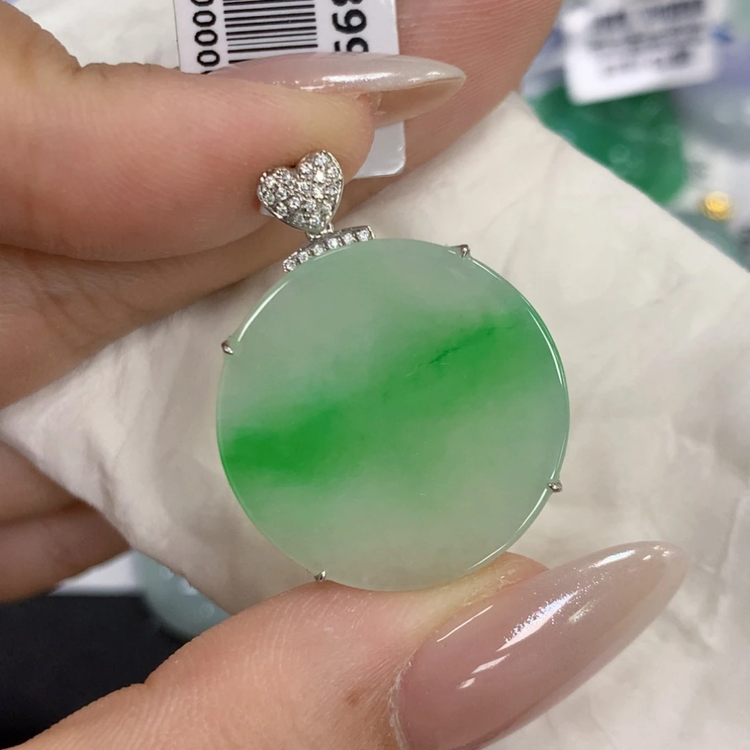 颈饰18K金镶嵌翡翠