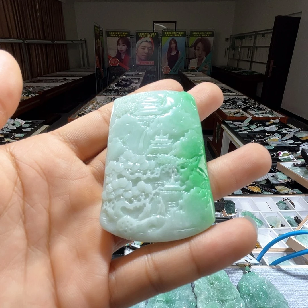 翡翠未镶嵌颈饰一