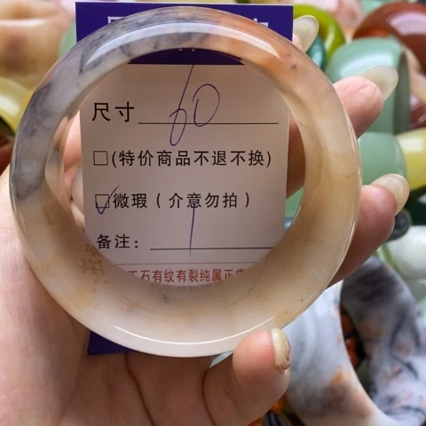 未镶嵌手镯石英质玉君*