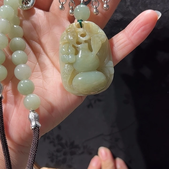 颈饰未镶嵌和田玉