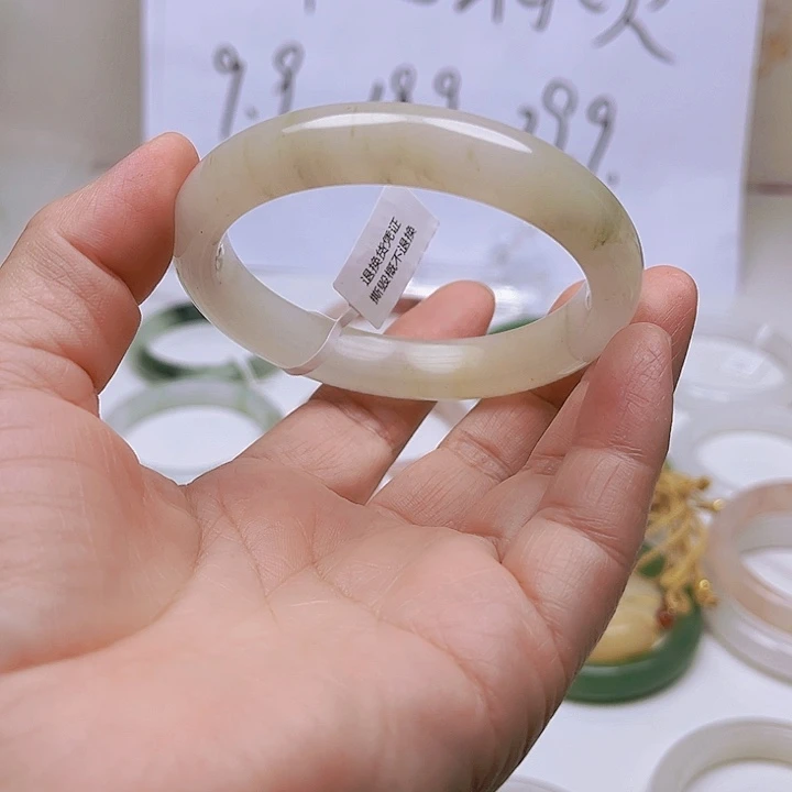 未镶嵌手镯石英质玉天山翠113/58