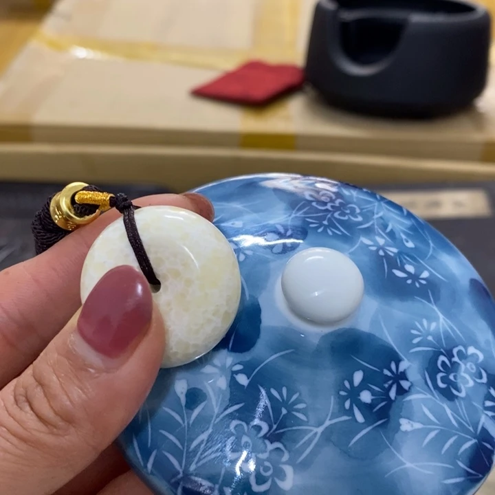 瓷中古工艺品一件