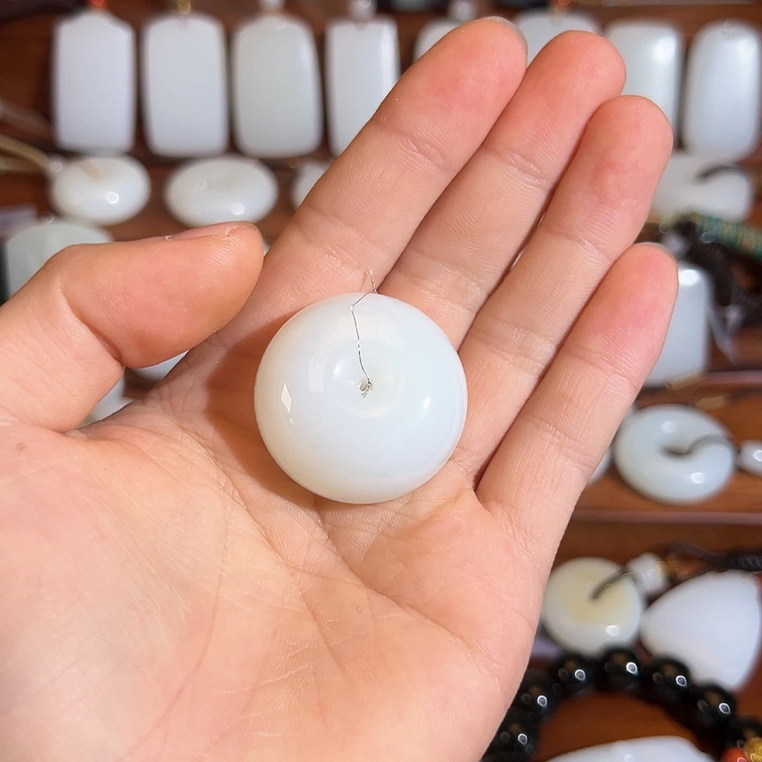 泽***妈和田玉（糖玉）未镶嵌颈饰