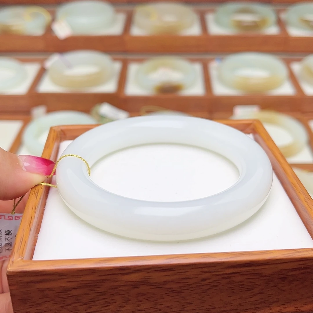 和田玉手镯未镶嵌57.5