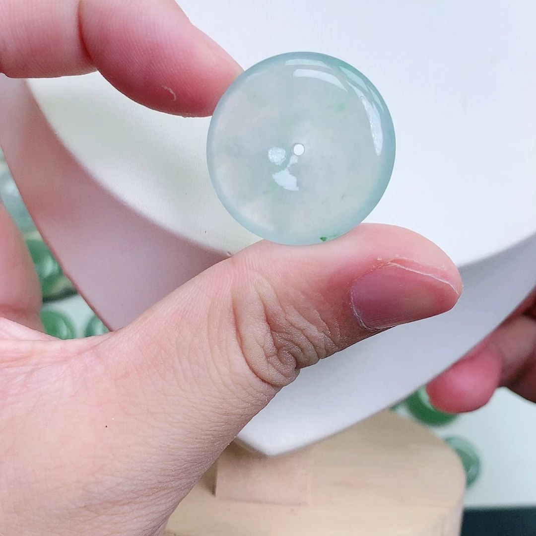 翡翠未镶嵌颈饰缅甸