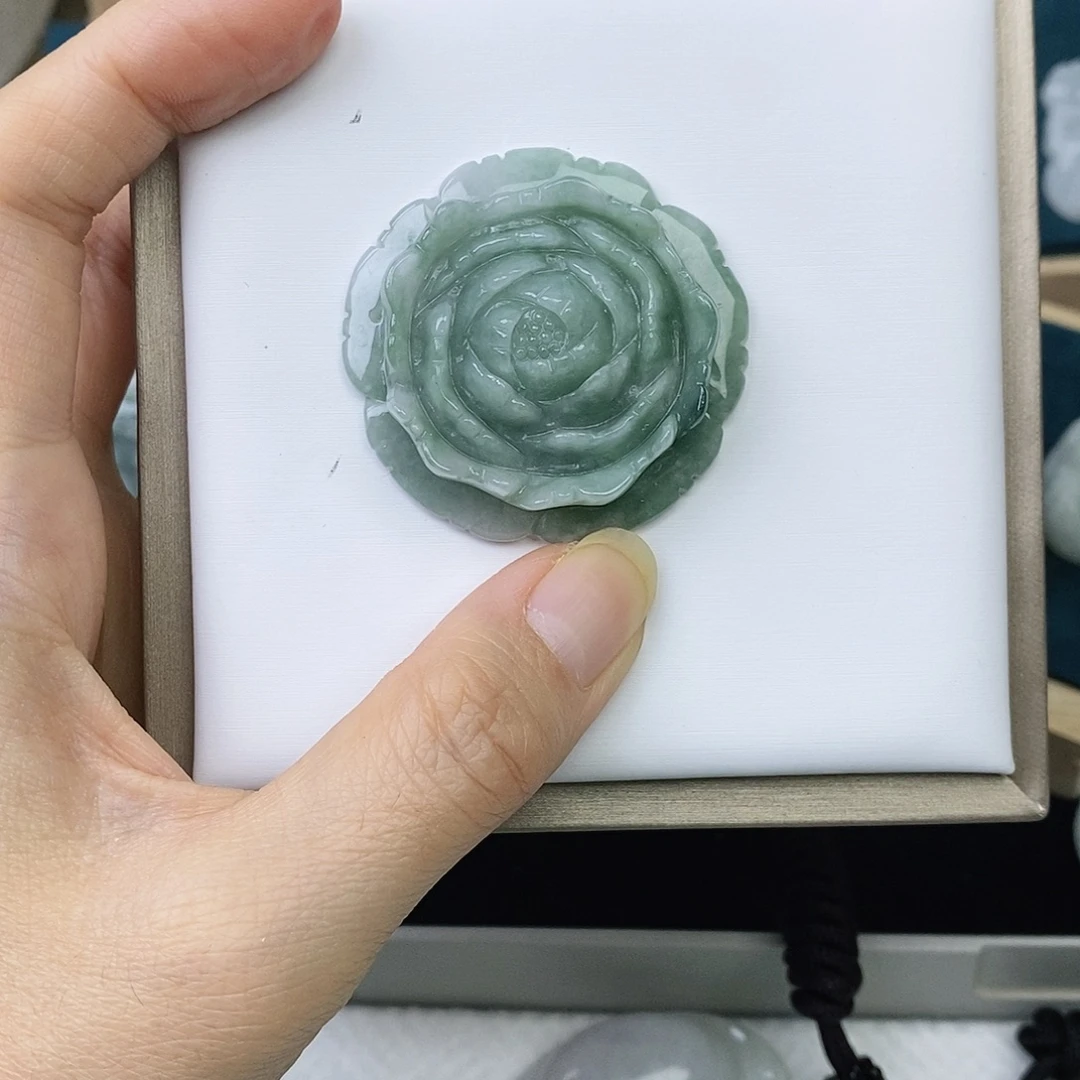 翡翠未镶嵌颈饰花